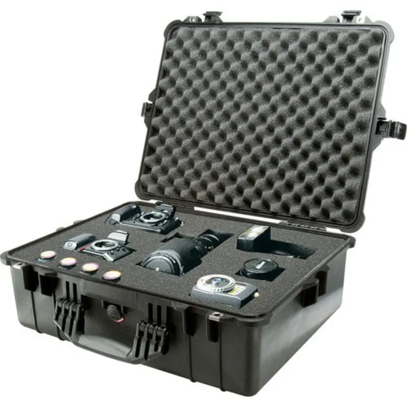 Pelican 1600 Case with Foam Set (Black)