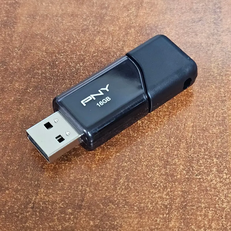 PNY 16GB Attach 3 USB 2.0 Flash Drive