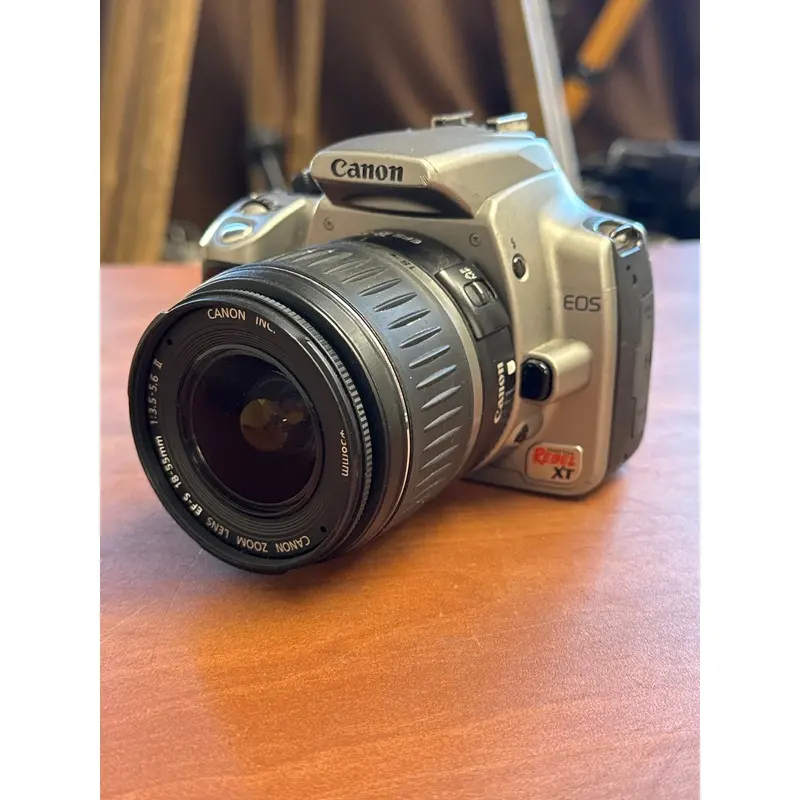 Canon Digital Rebel XT Camera Kit S# 0920627201 with 18-55mm Zoom Lens