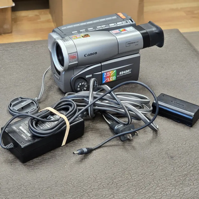 Canon ES420VA Hi8mm NTSC Video Camcorder S# 237302634
