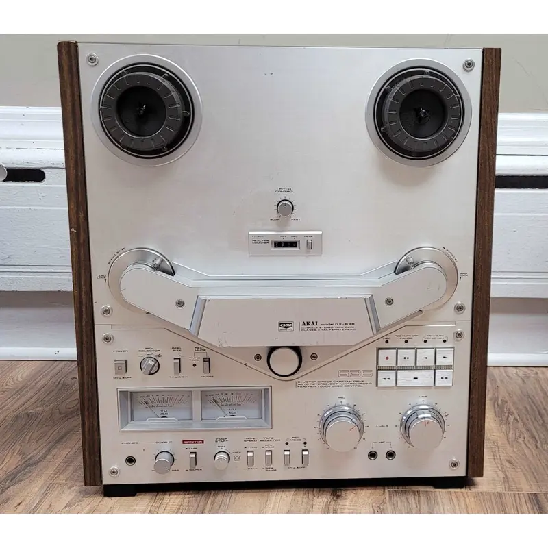 Akai Model GX-636 4 Track Stereo Tape Reel to Reel Deck
