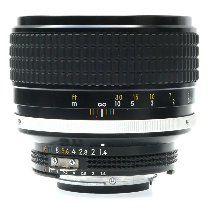 Nikon 85mm f1.4 AIS, Hood 220132